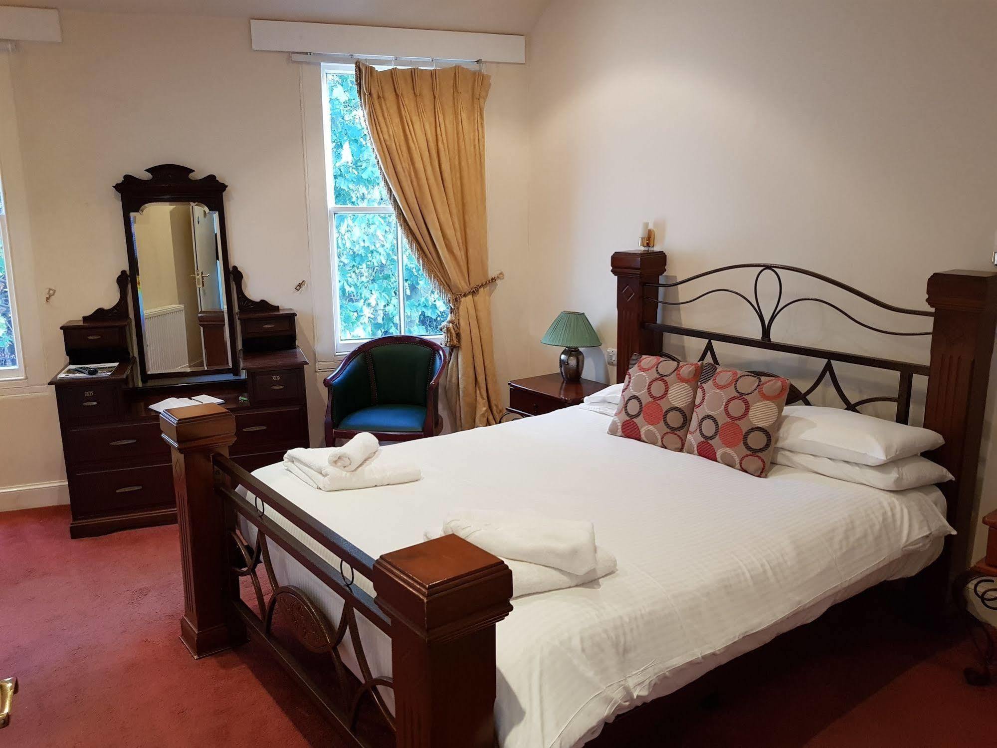 Cedar Inn 爱丁堡 外观 照片